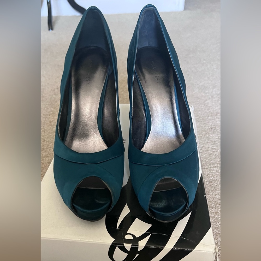 Nine West Peep-toe Satin Turquoise Pump size 8 1/2